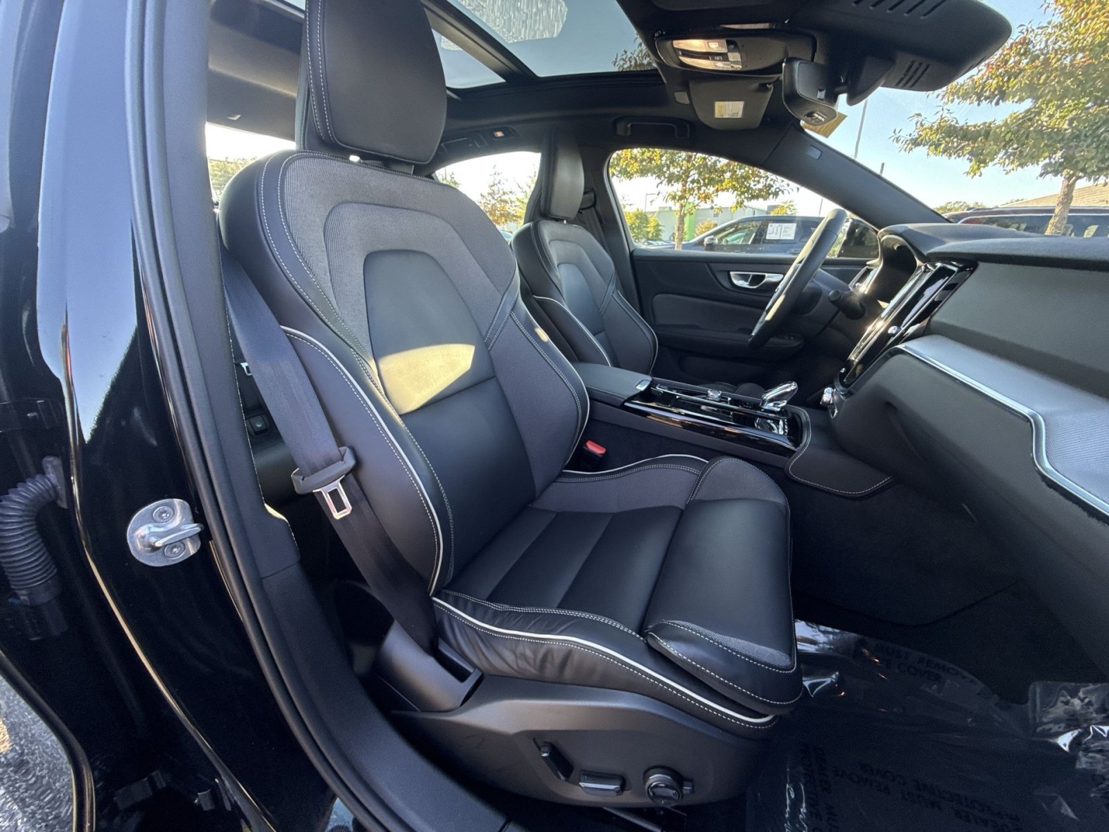 Certified 2024 Volvo S60 T8 Plus AWD/4WD image 26