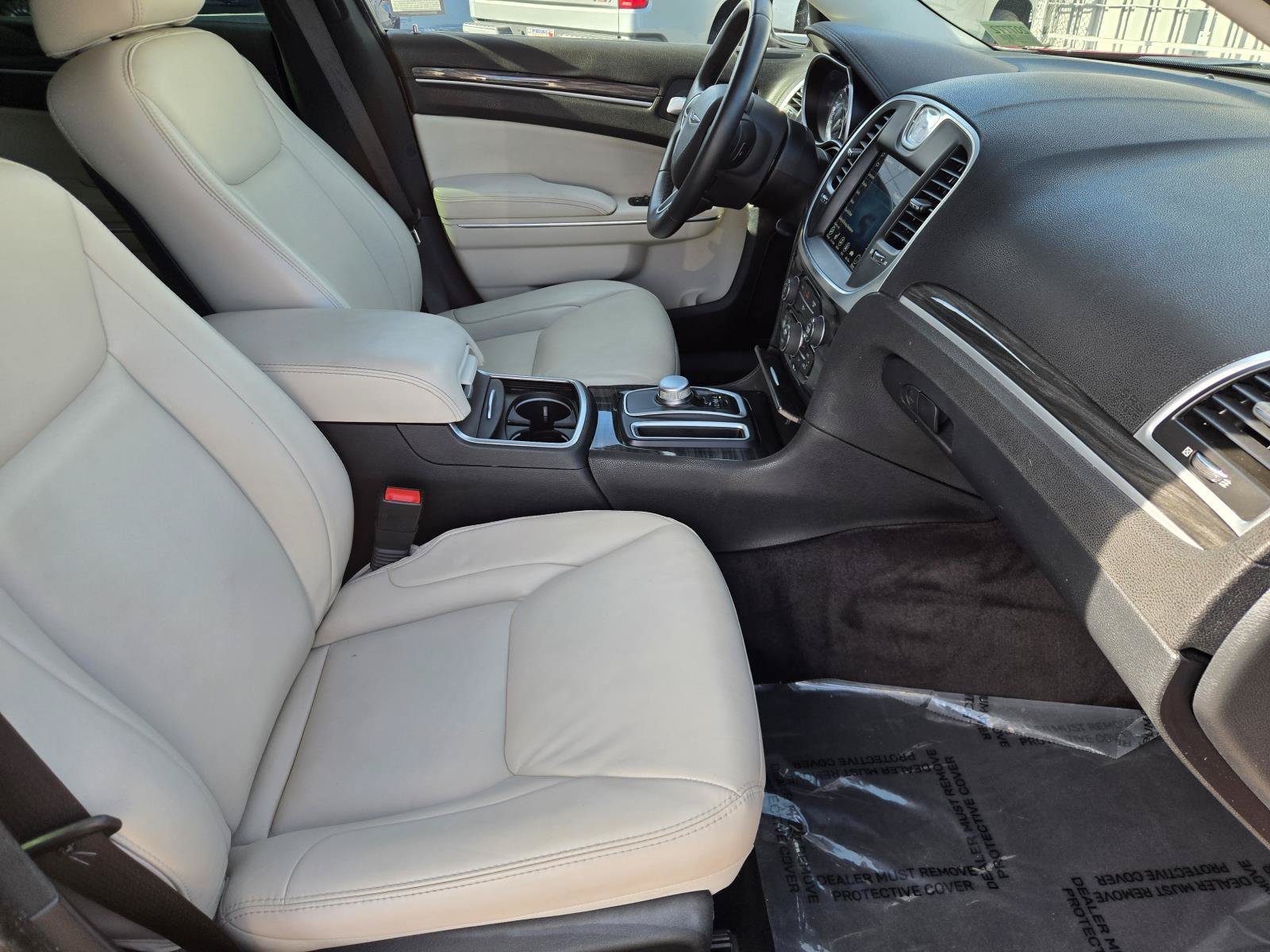 Used 2017 Chrysler 300 Limited RWD image 32
