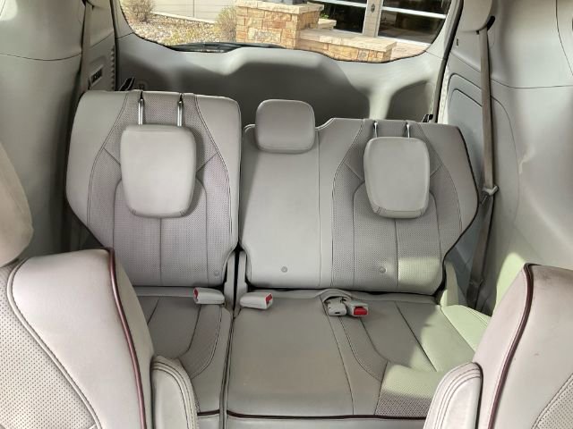 Used 2017 Chrysler Pacifica Limited FWD image 18