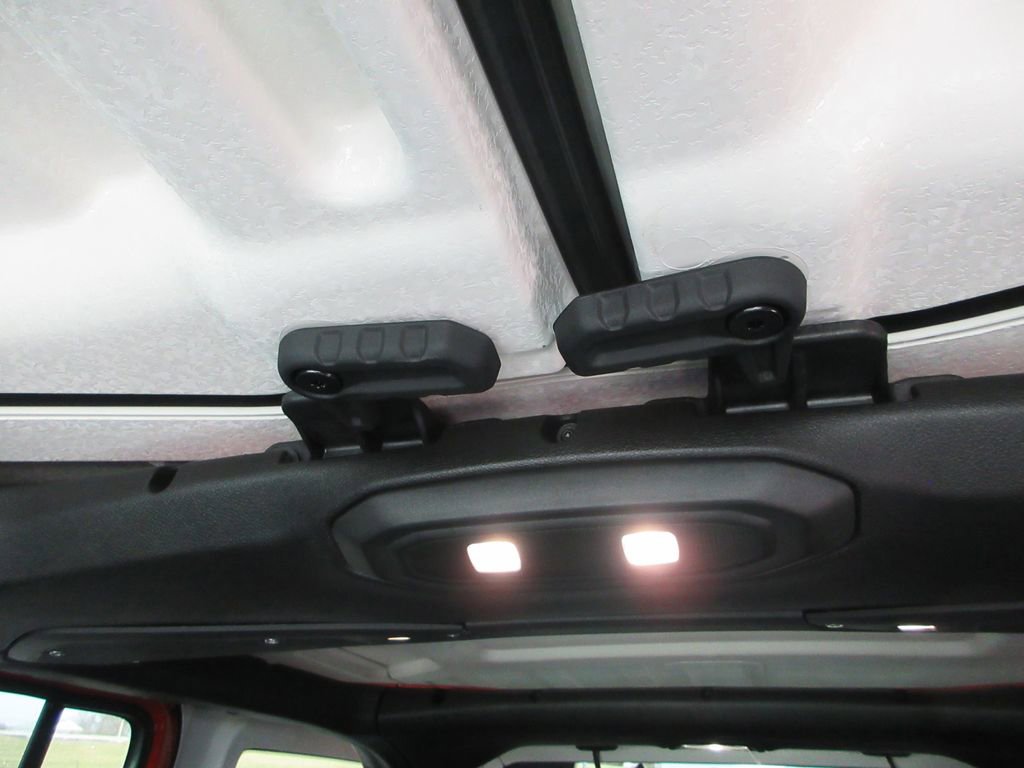 Used 2025 Jeep Wrangler Sport S image 21