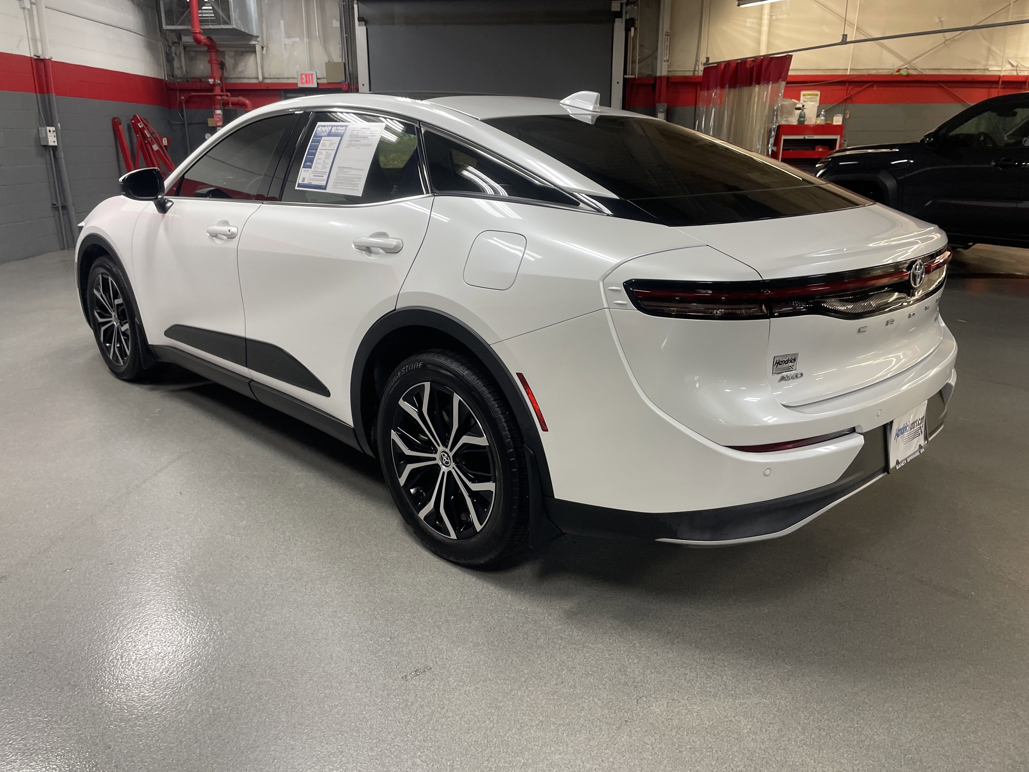 Used 2023 Toyota Crown Limited image 8