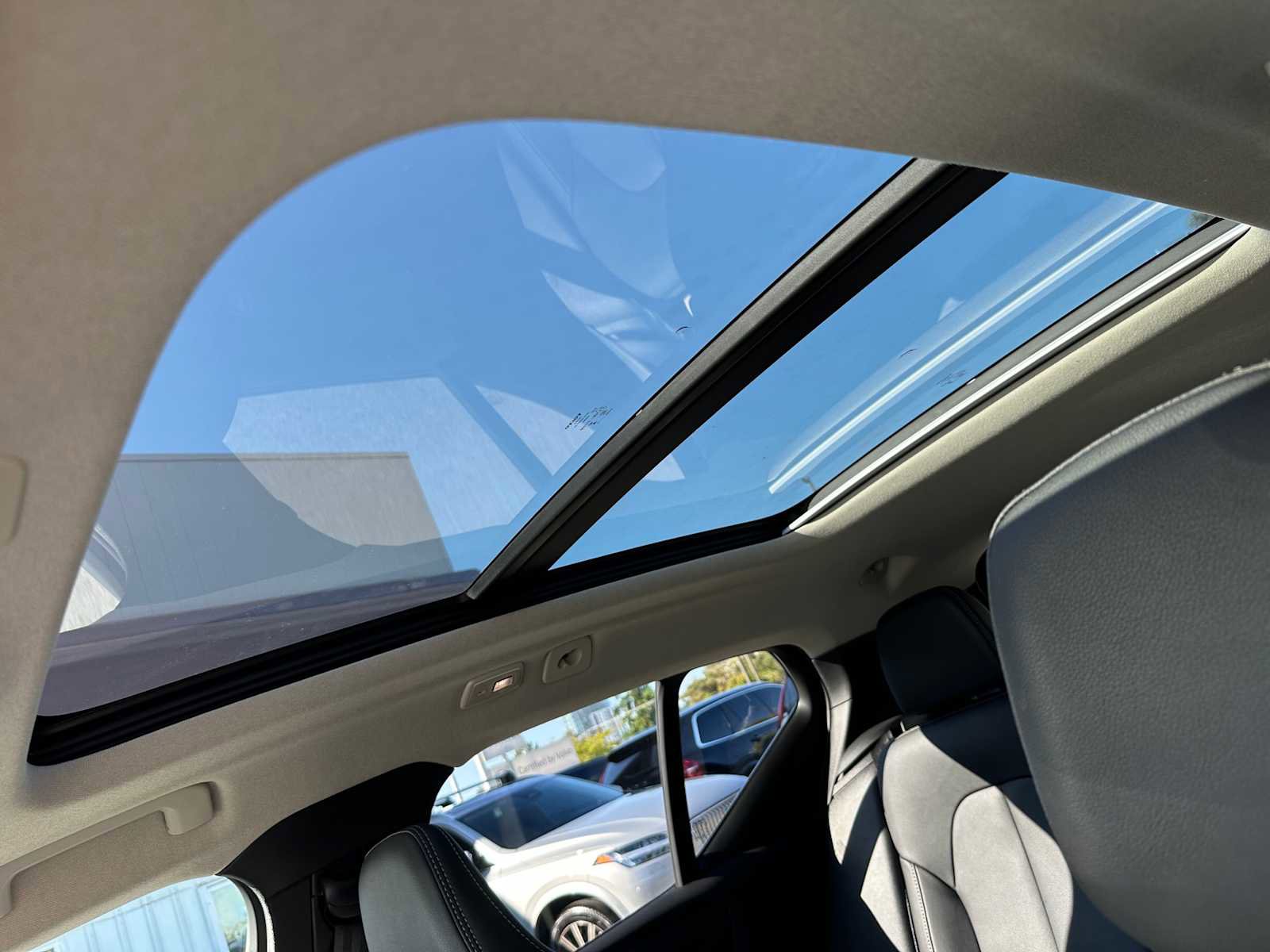 Used 2025 Volvo XC40 B5 Plus w/ Climate Package image 22