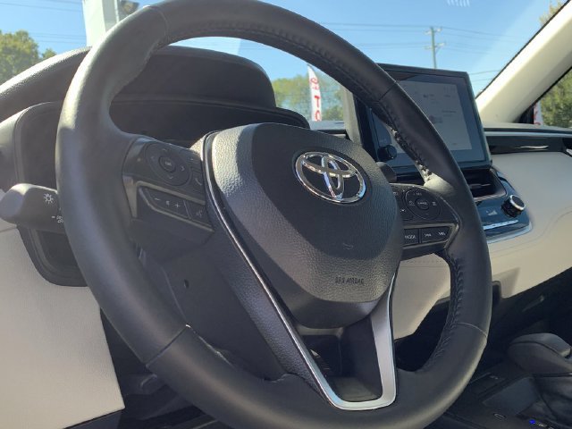 Used 2026 Toyota Corolla Cross LE FWD image 19