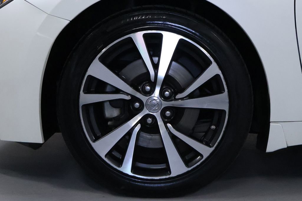 Used 2017 Nissan Maxima Platinum w/ Interior Lighting Package image 33