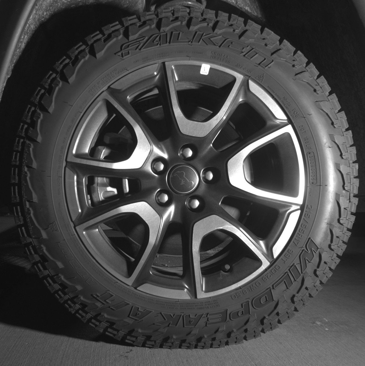 Used 2025 Jeep Compass Trailhawk image 12