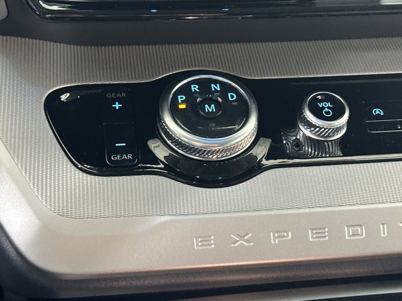 New 2025 Ford Expedition Active image 31