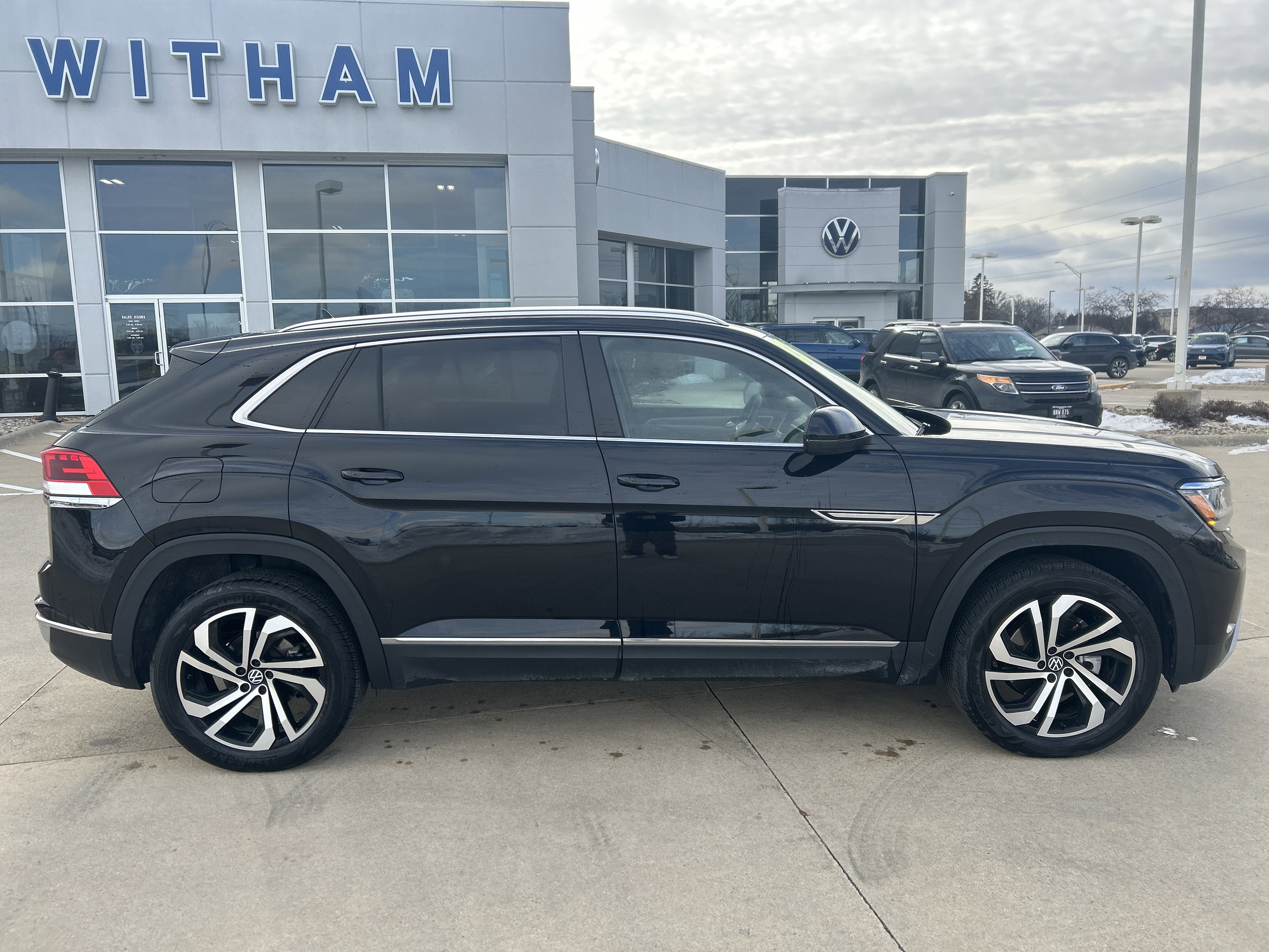 Used 2023 Volkswagen Atlas Cross Sport SEL image 3