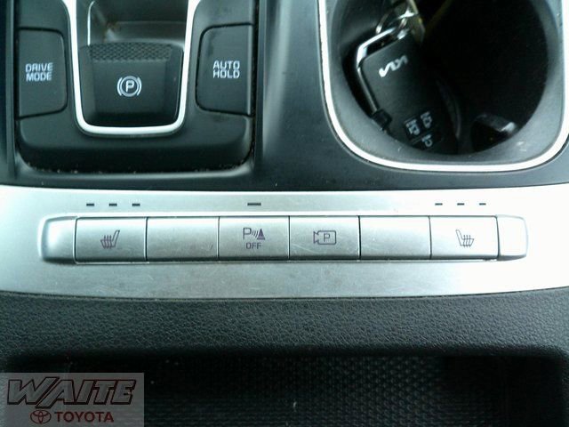 Used 2023 Kia Carnival LX image 18