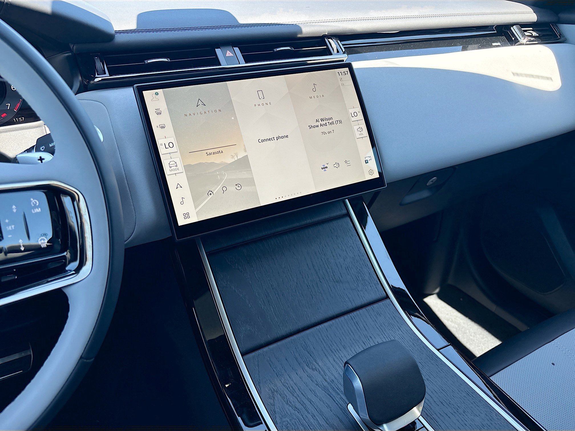 New 2026 Land Rover Range Rover Velar Dynamic SE AWD/4WD image 28