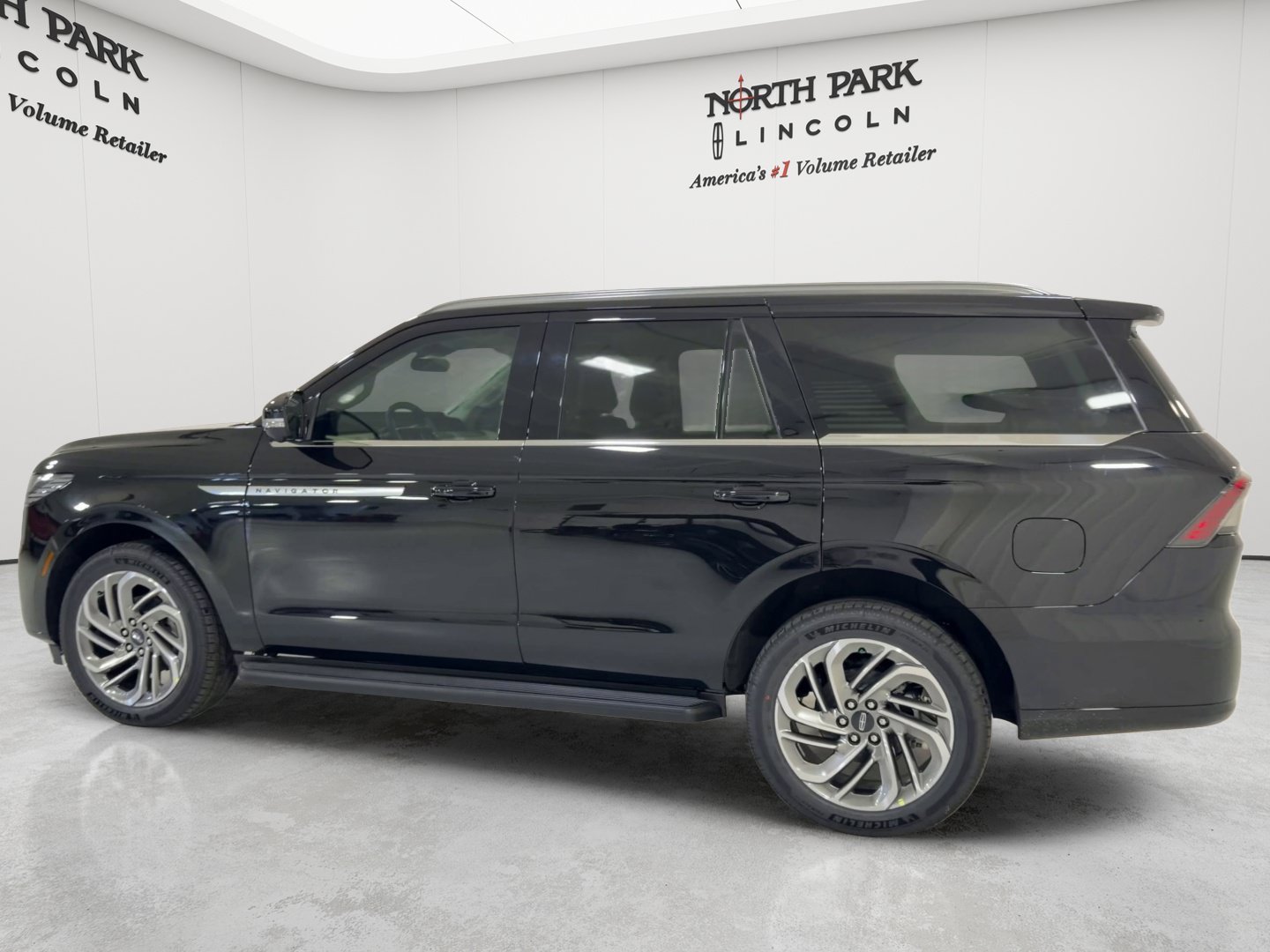 New 2026 Lincoln Navigator Premiere AWD/4WD image 7