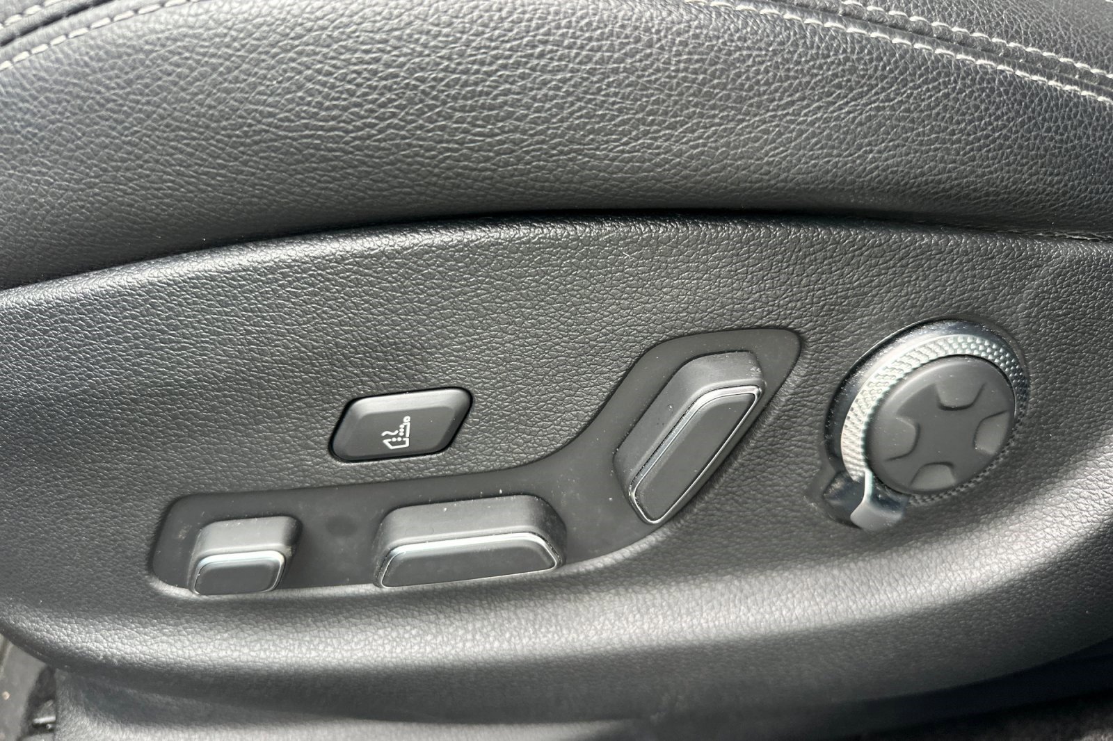 Used 2023 Genesis GV70 2.5T w/ Sport Prestige Package image 14