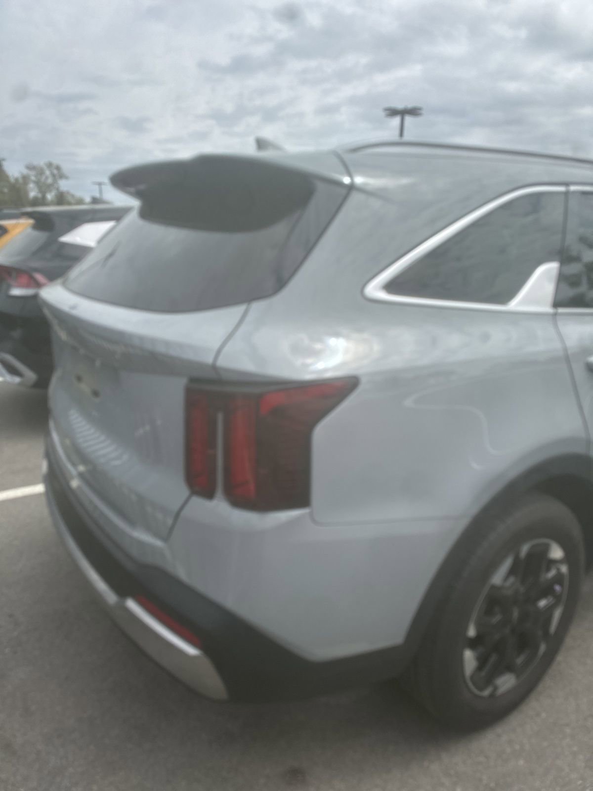 Used 2024 Kia Sorento S w/ Panoramic Sunroof Package image 3