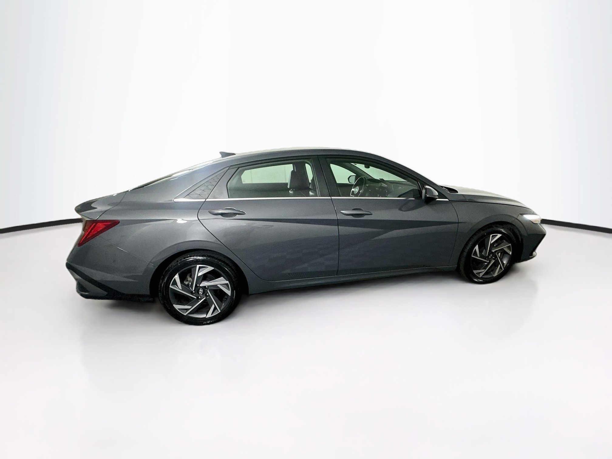Used 2025 Hyundai Elantra Limited FWD image 10