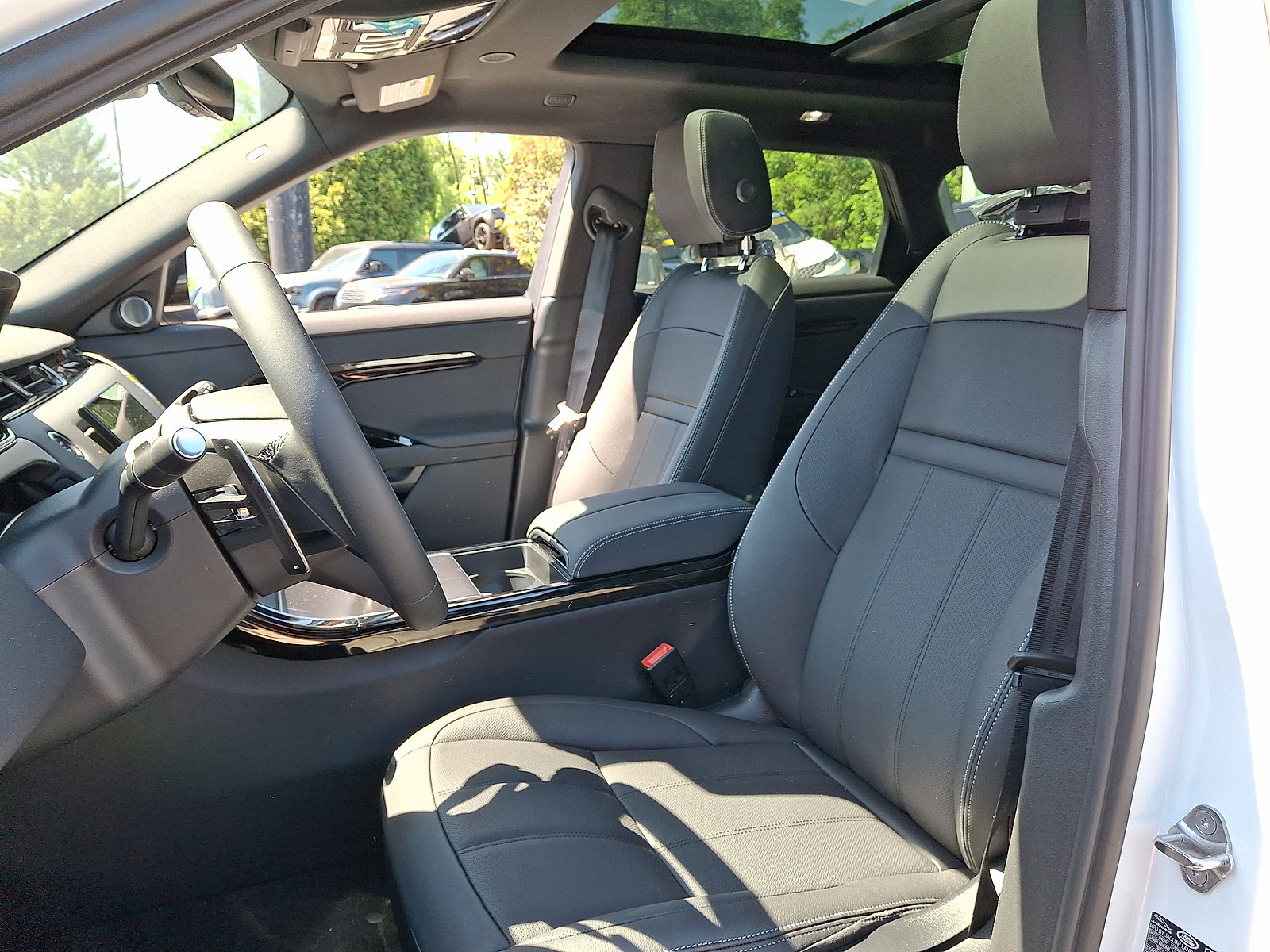 New 2026 Land Rover Range Rover Evoque Hoxton AWD/4WD image 3