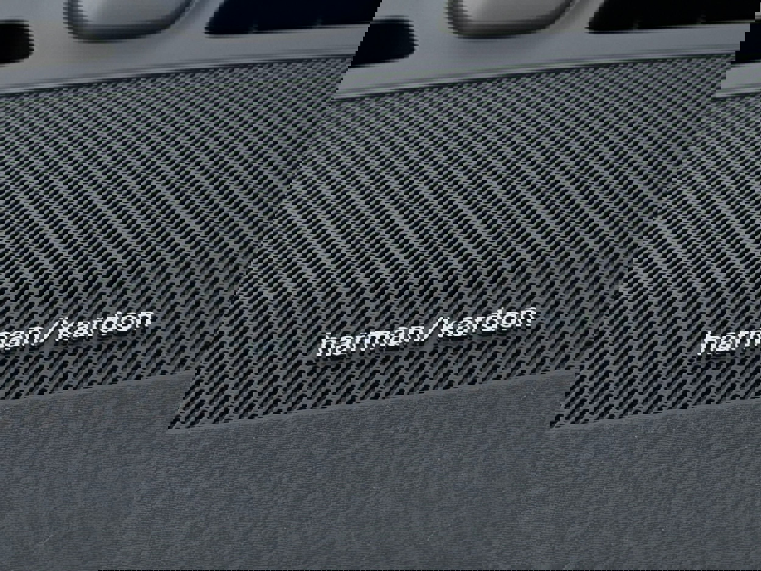 New 2026 Volvo XC40 B4 Plus w/ Protection Package Premier FWD image 15