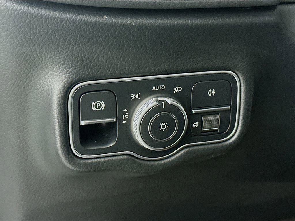 Used 2025 Mercedes-Benz G 550 image 11