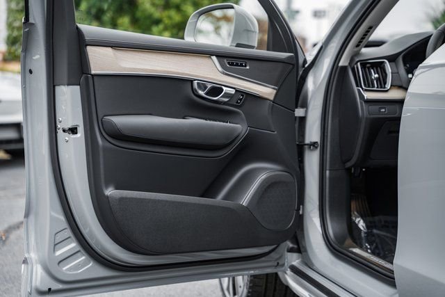 New 2026 Volvo XC90 B6 Plus w/ Protection Package Premier image 35