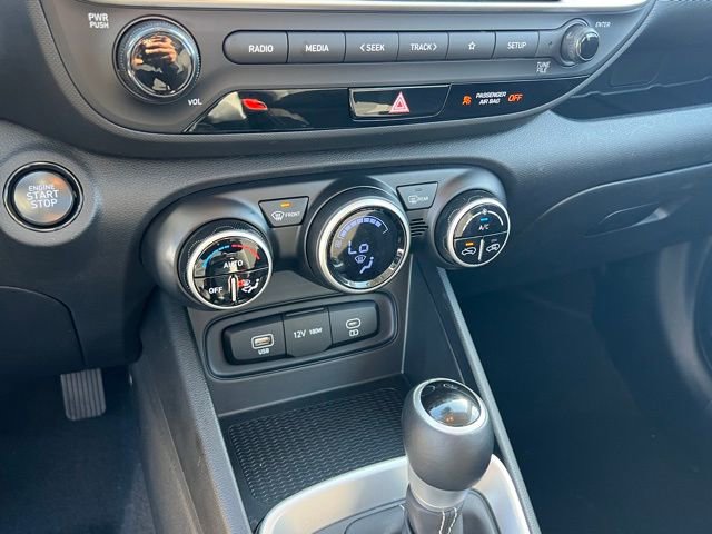 Certified 2025 Hyundai Venue SEL image 20