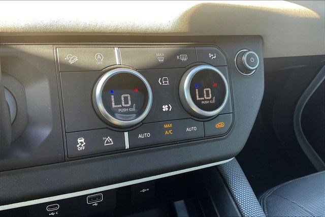 Used 2022 Land Rover Defender 90 X-Dynamic S image 26