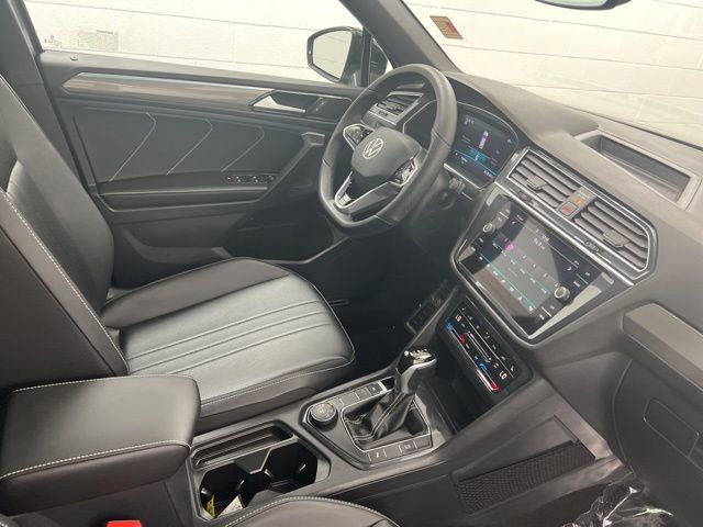 Used 2024 Volkswagen Tiguan SE R-Line AWD/4WD image 25