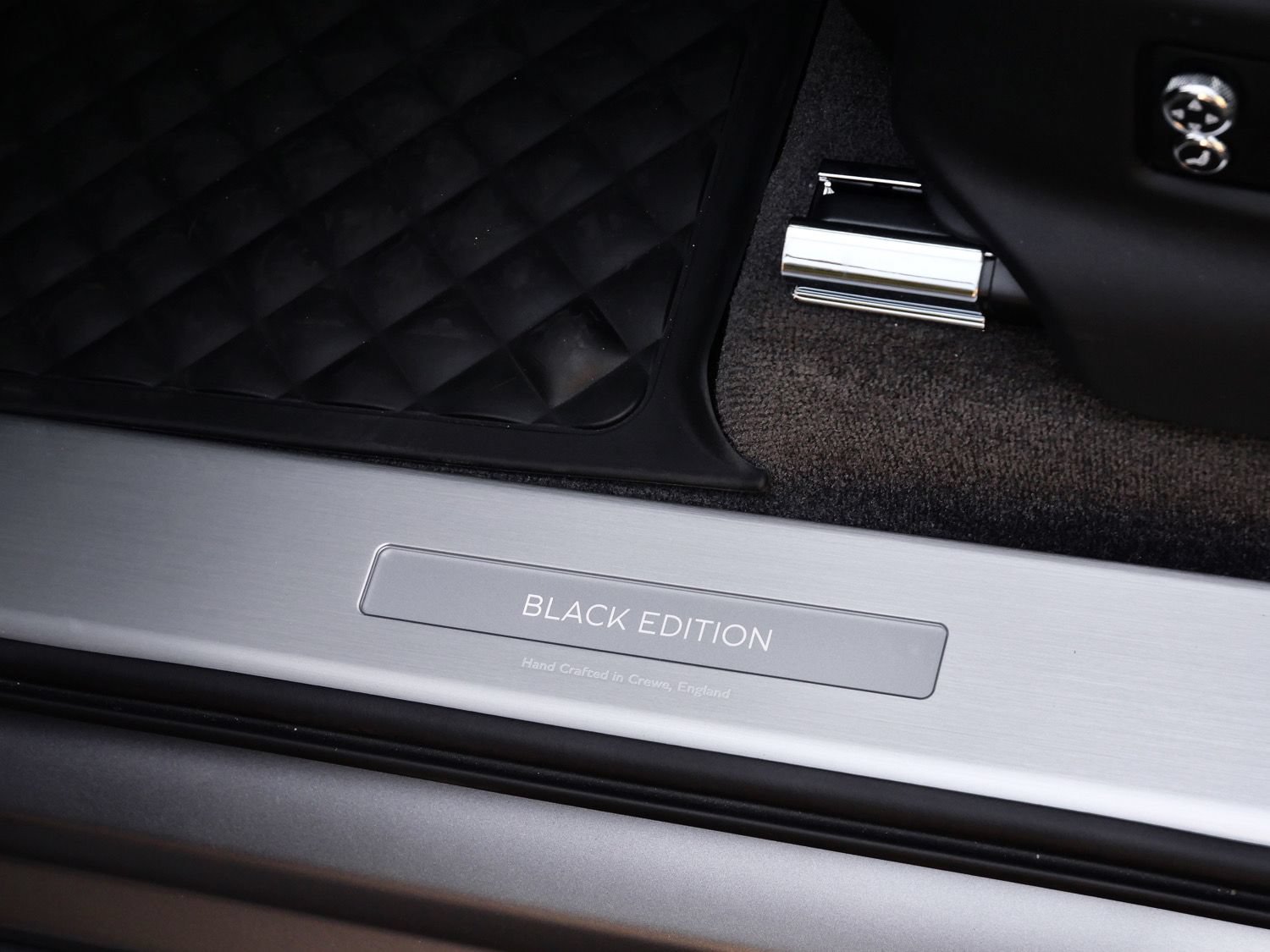 Used 2025 Bentley Bentayga AWD/4WD image 12