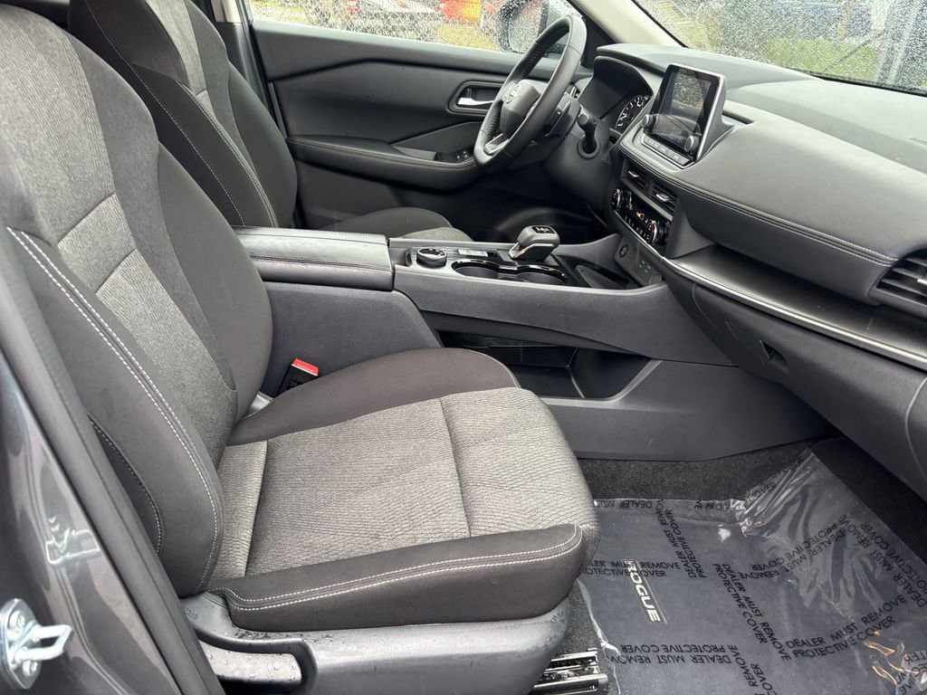 Used 2025 Nissan Rogue SV image 29