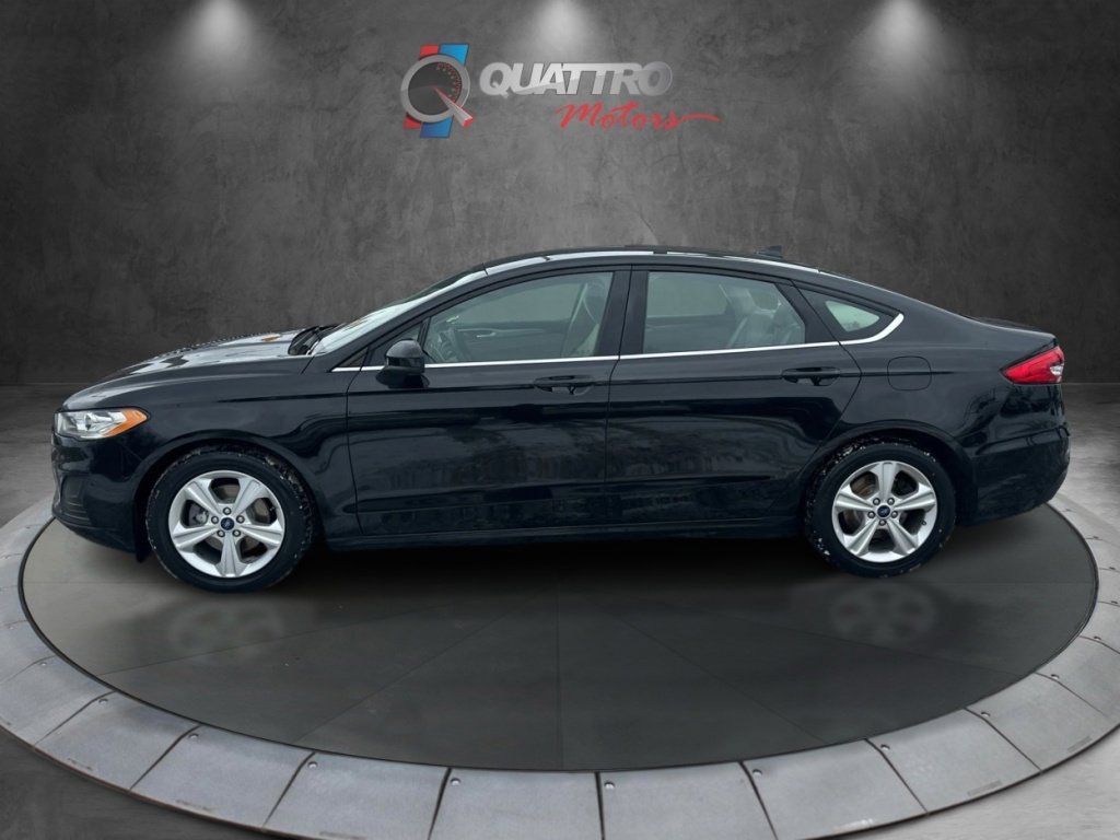 Used 2020 Ford Fusion SE image 2