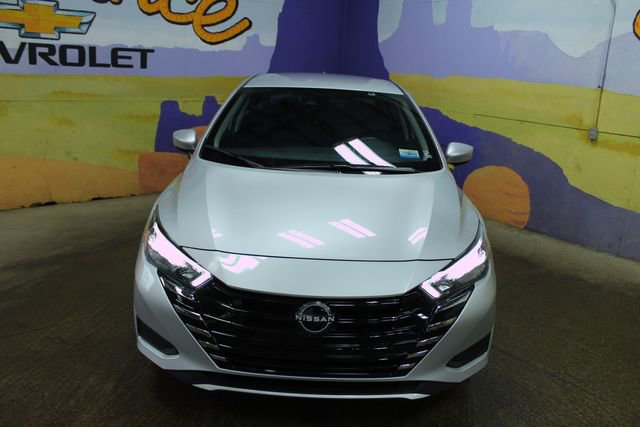 Used 2025 Nissan Versa SV image 3