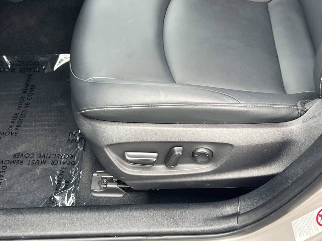 Used 2022 Toyota Prius Prime XLE FWD image 19