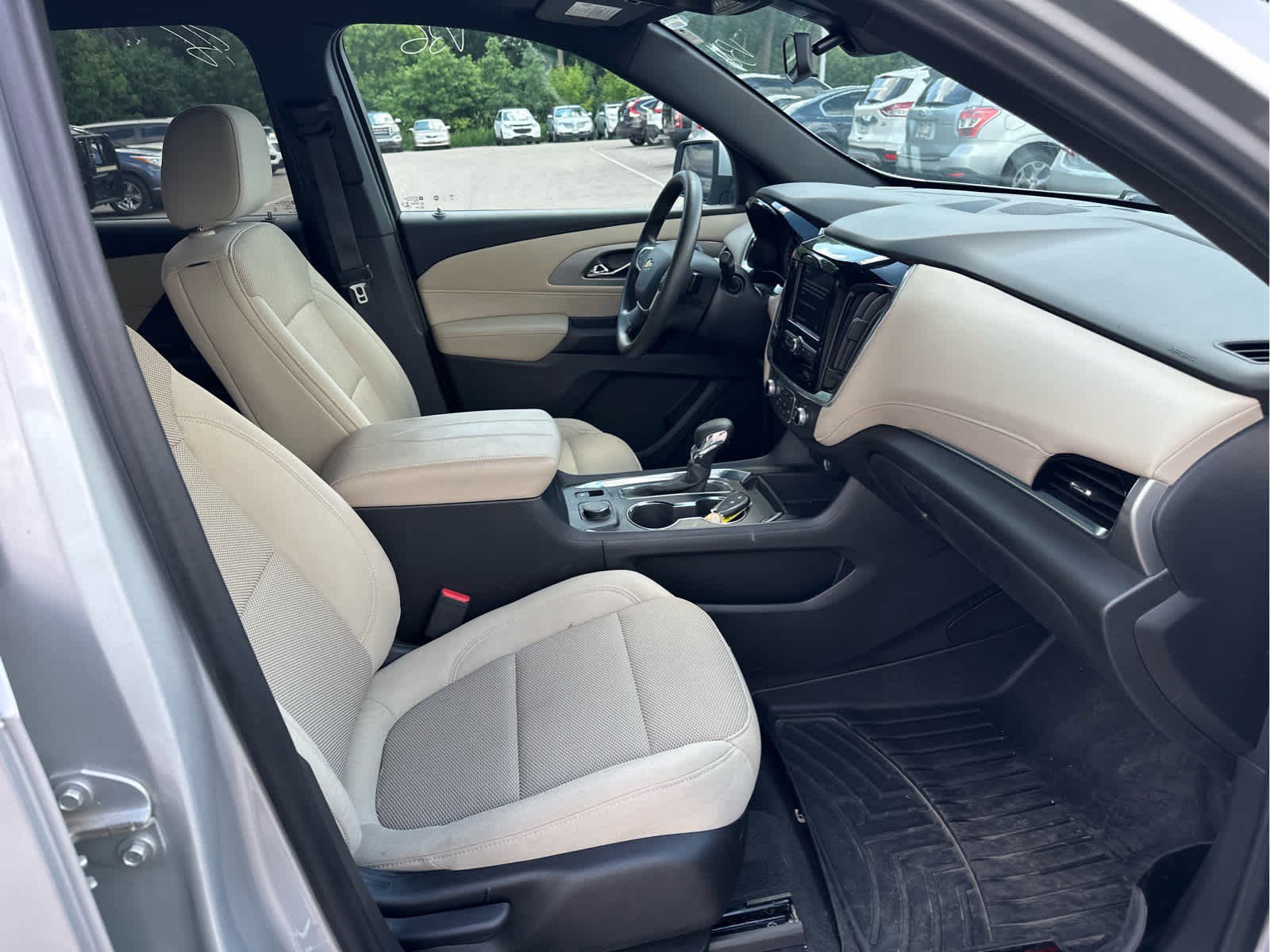Used 2022 Chevrolet Traverse LS AWD/4WD image 5