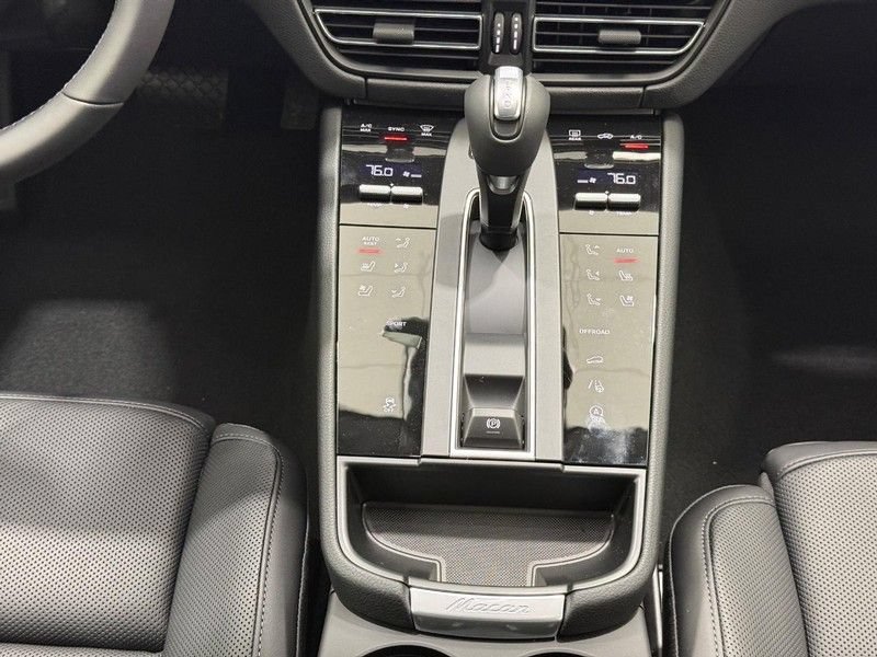 Used 2026 Porsche Macan AWD/4WD image 15