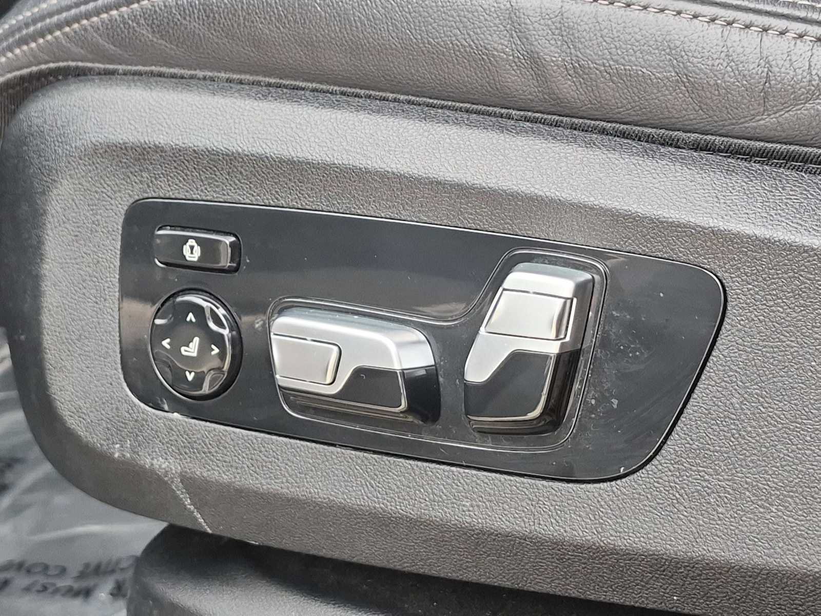 Used 2022 BMW X7 xDrive40i w/ Premium Package AWD/4WD image 18