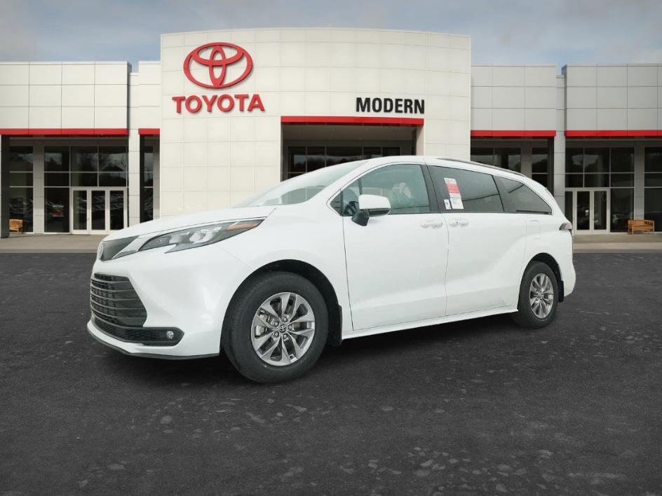 New 2026 Toyota Sienna XLE FWD image 21