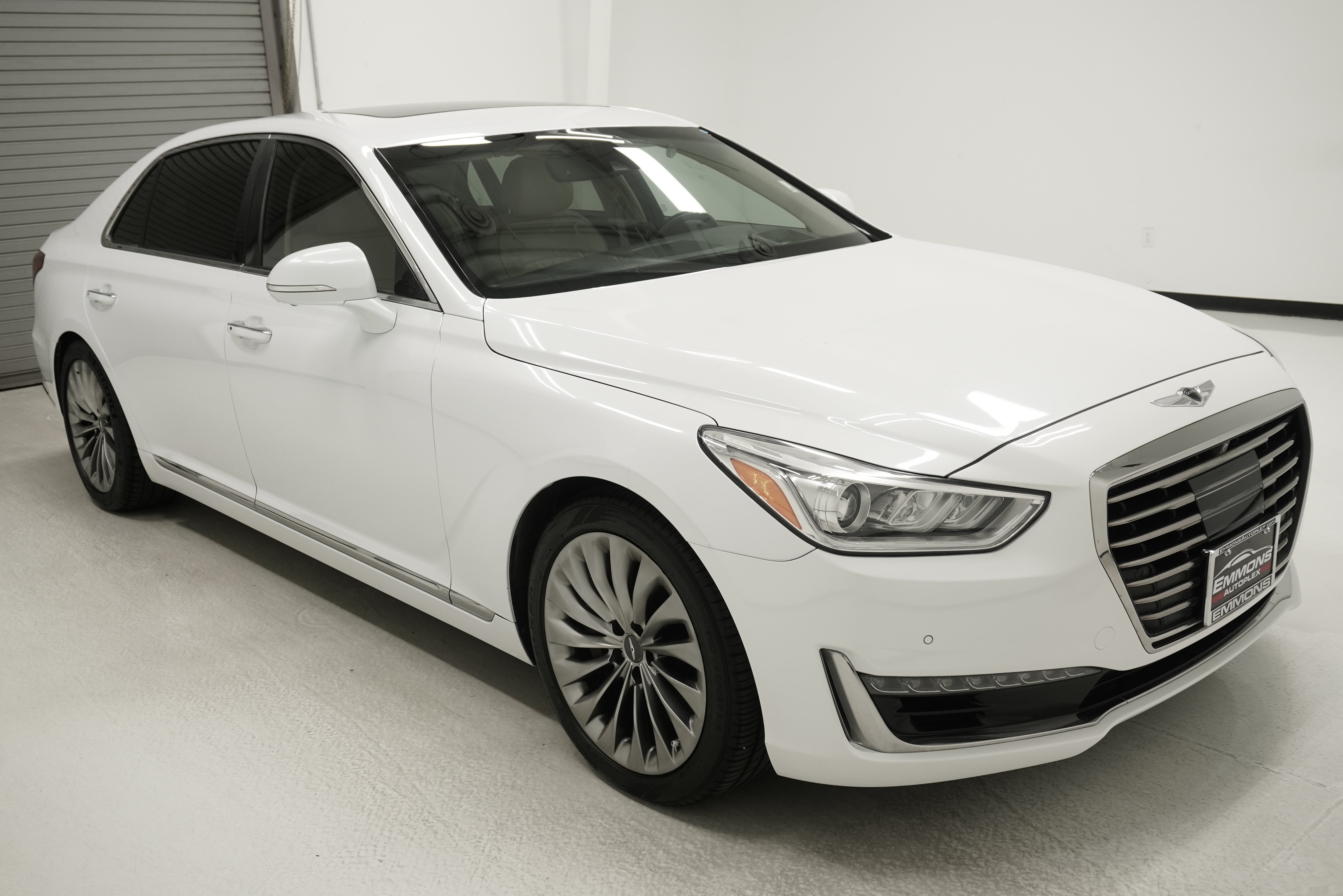 Used 2018 Genesis G90 5.0 Ultimate AWD/4WD image 2