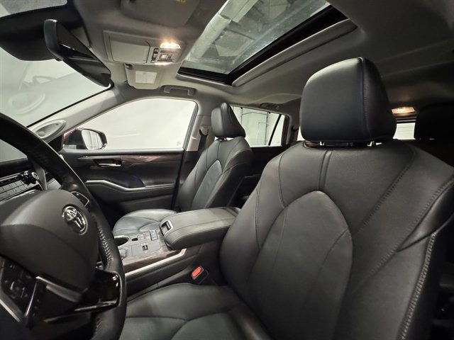 Used 2021 Toyota Highlander Limited AWD/4WD image 20