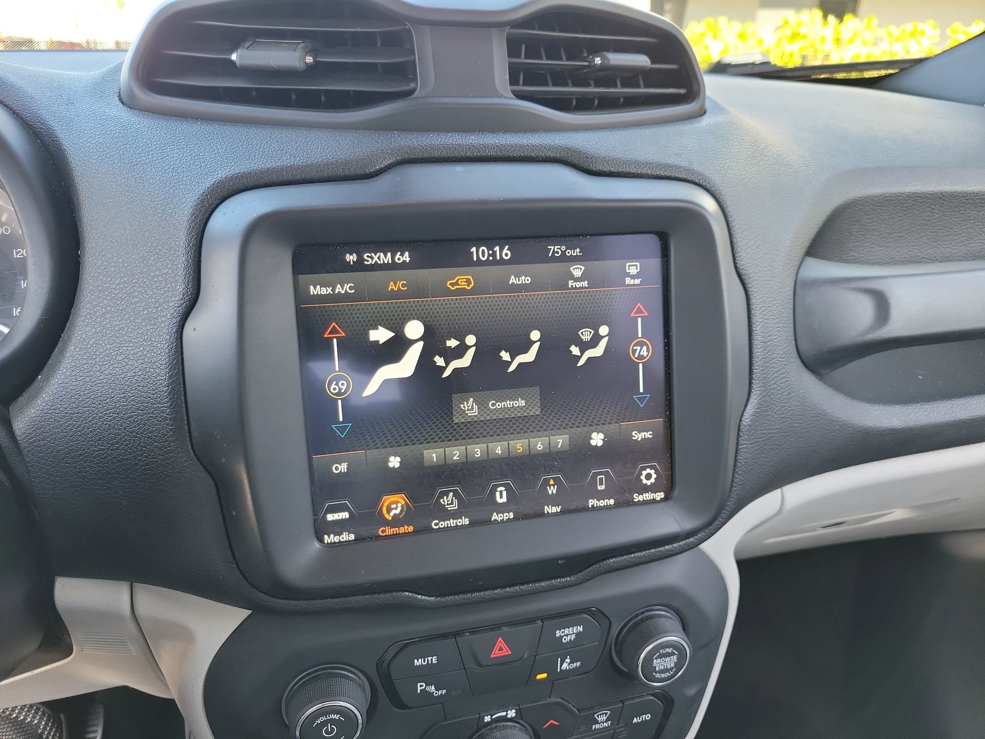 Used 2018 Jeep Renegade Limited w/ UConnect 8.4 Nav Group FWD image 23