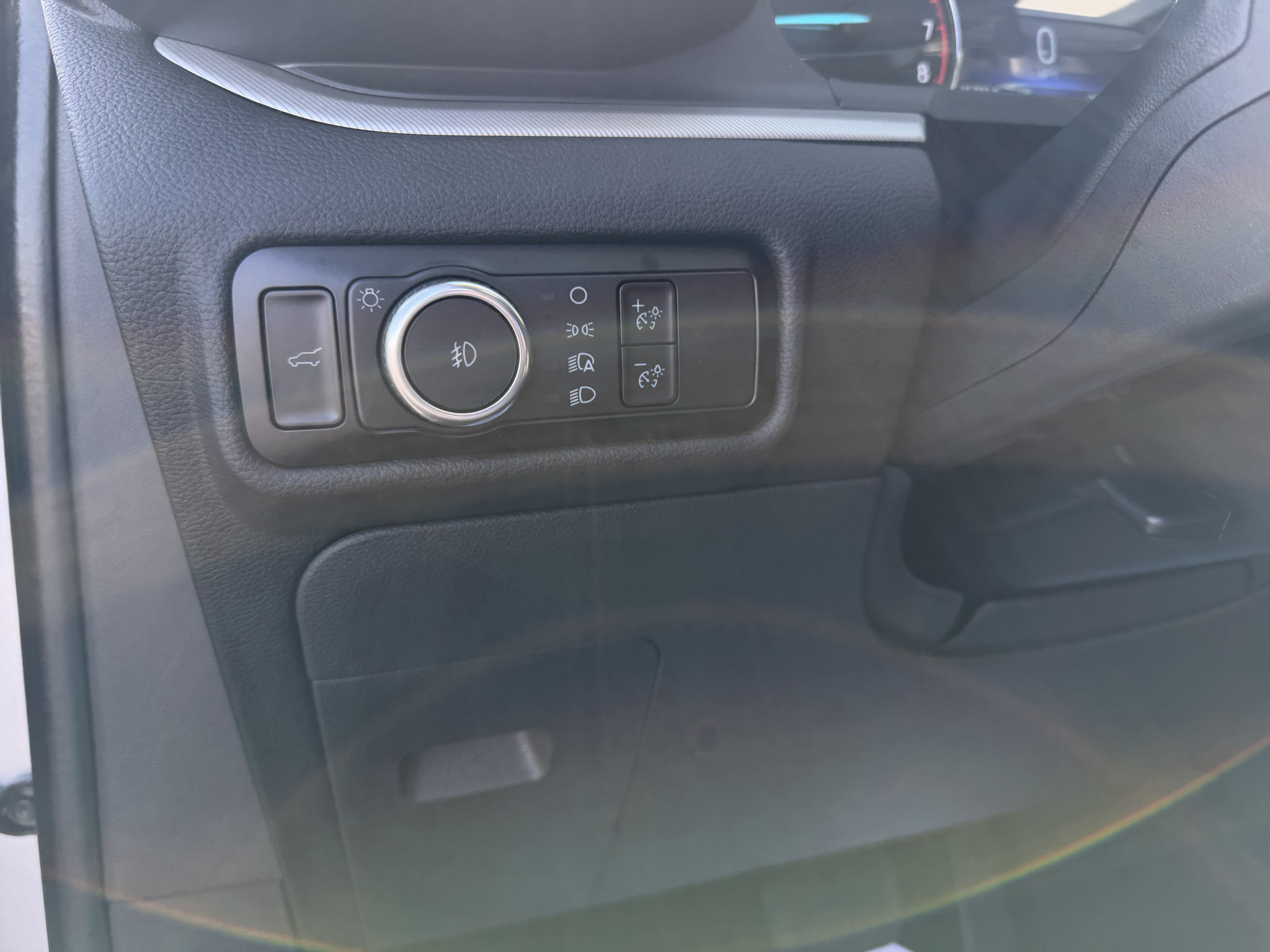 Used 2024 Ford Explorer XLT w/ Equipment Group 202A AWD/4WD image 18