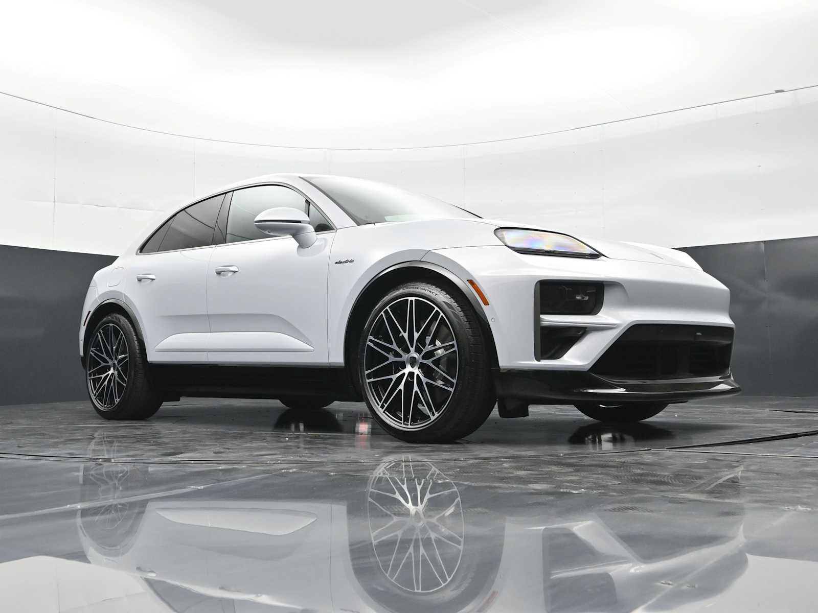 New 2026 Porsche Macan Turbo Electric AWD/4WD image 49