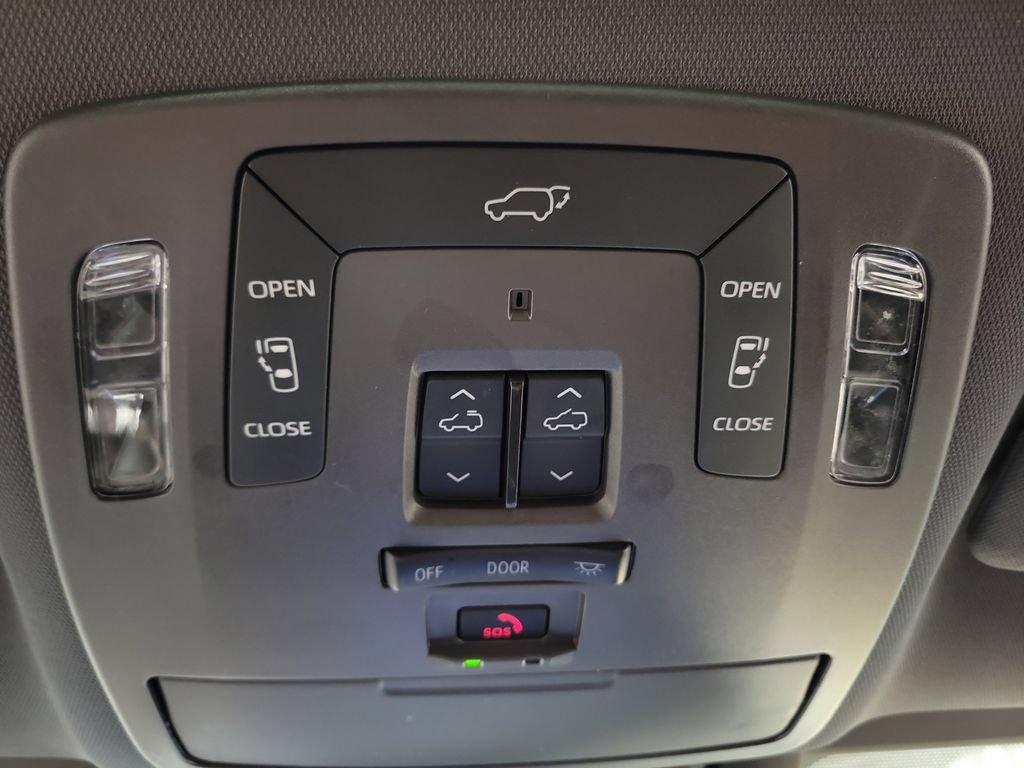 Used 2024 Toyota Sienna Platinum AWD/4WD image 23