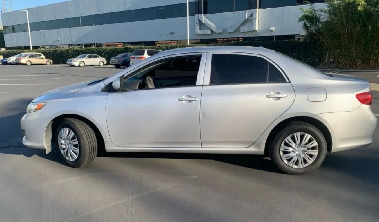 Used 2010 Toyota Corolla LE image 8