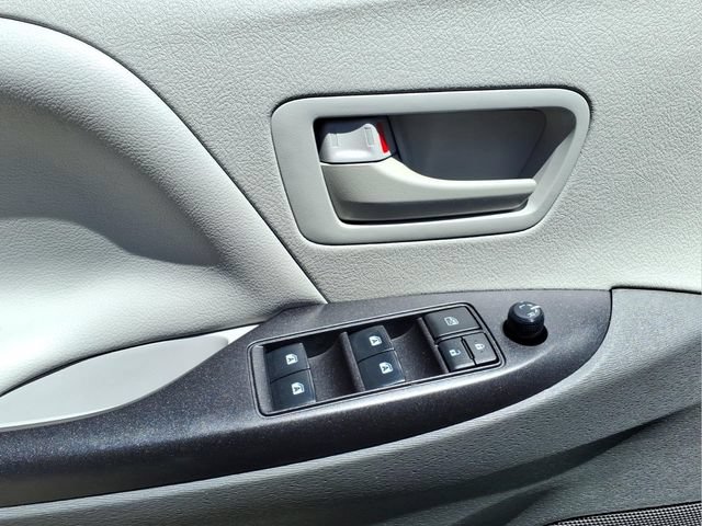 Used 2020 Toyota Sienna L FWD image 11