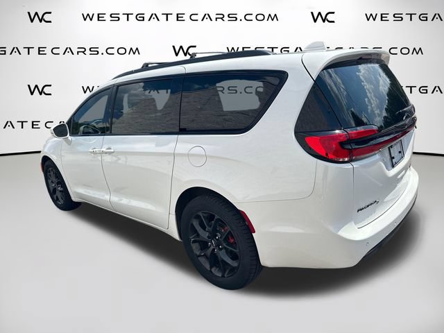 Used 2021 Chrysler Pacifica Limited w/ Uconnect Theater Family Group AWD/4WD image 1