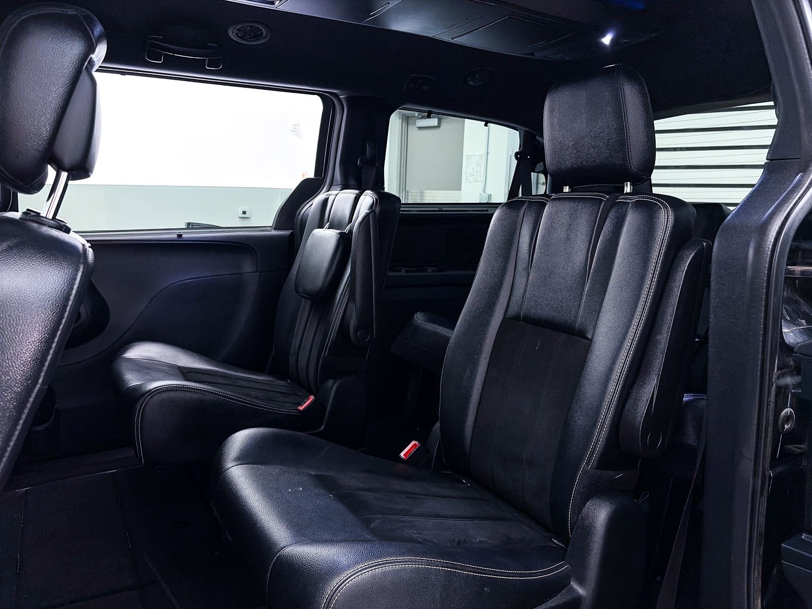 Used 2017 Dodge Grand Caravan SXT w/ Driver Convenience Group image 26