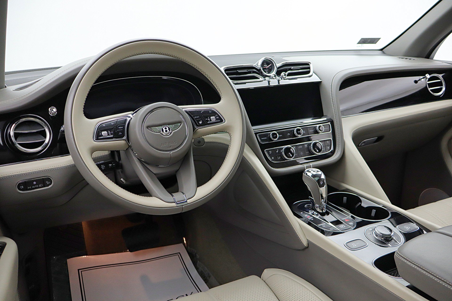 Used 2024 Bentley Bentayga Extended Wheelbase AWD/4WD image 26