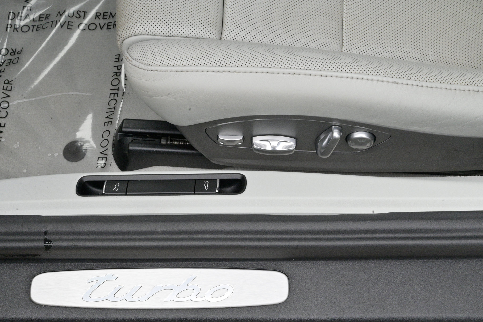 Used 2015 Porsche 911 Turbo image 18