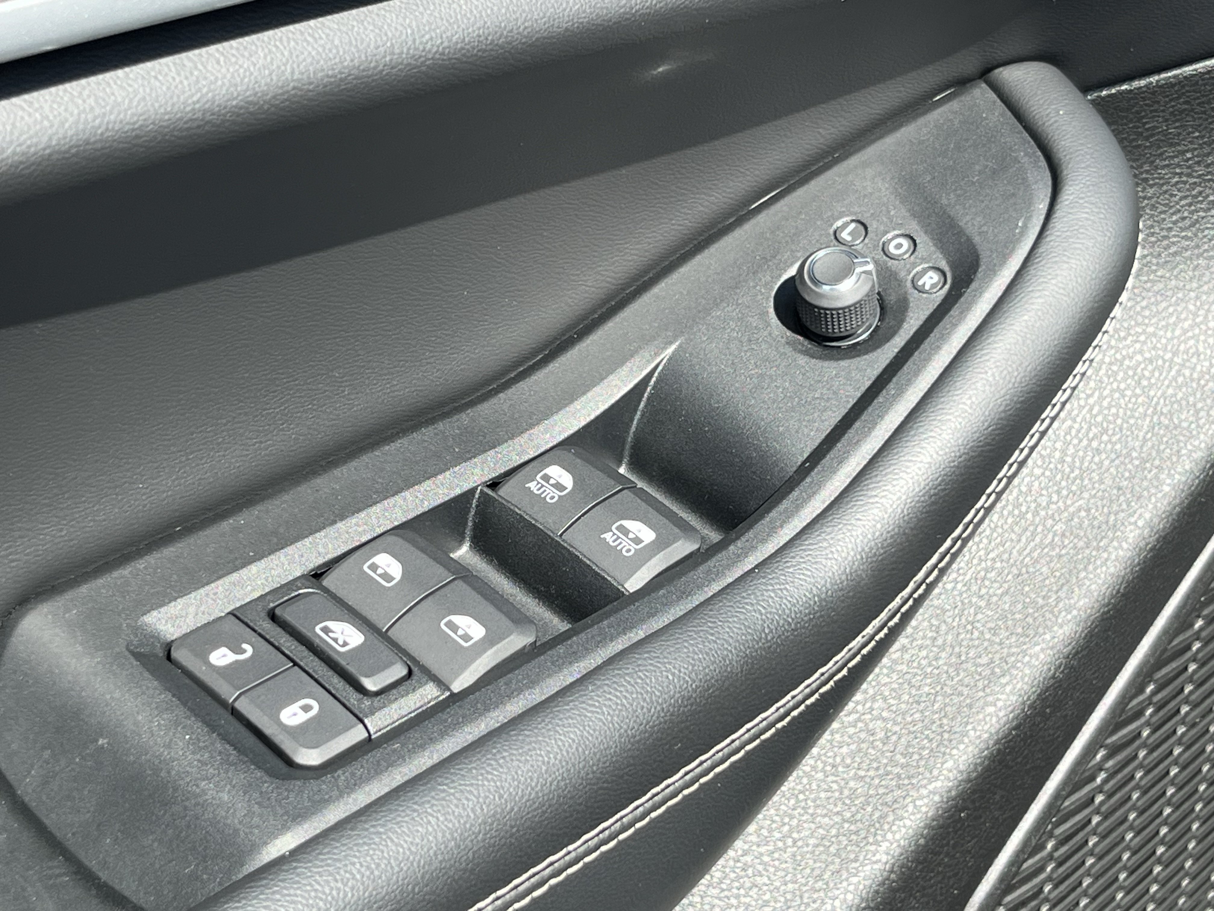 Used 2023 Jeep Grand Cherokee L Limited w/ Black Appearance Package AWD/4WD image 19