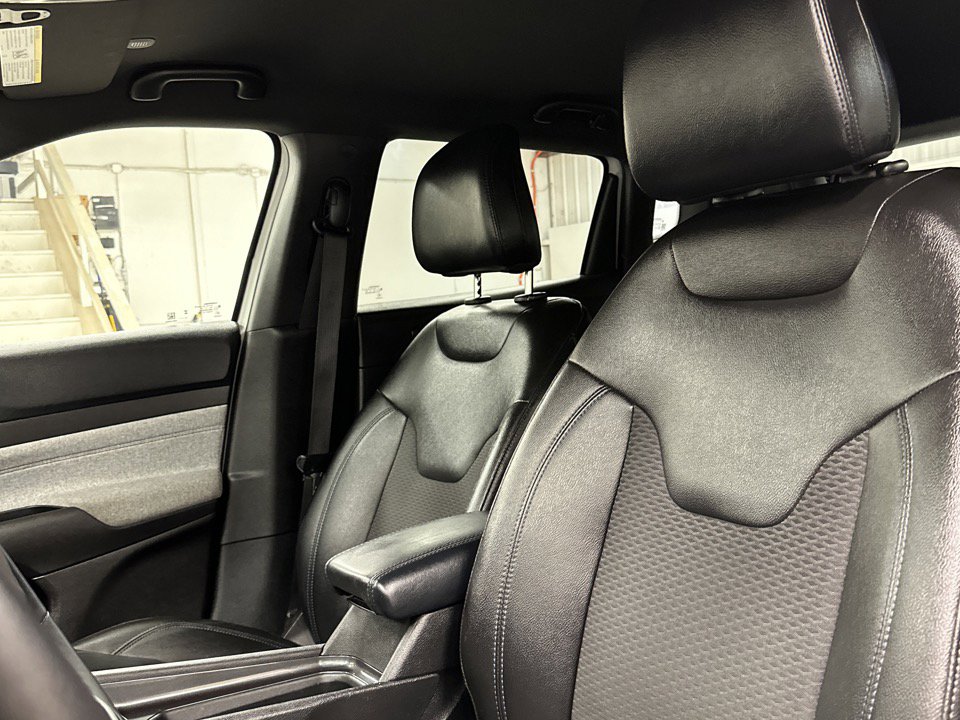 Used 2025 Jeep Compass Latitude w/ Convenience Group image 5