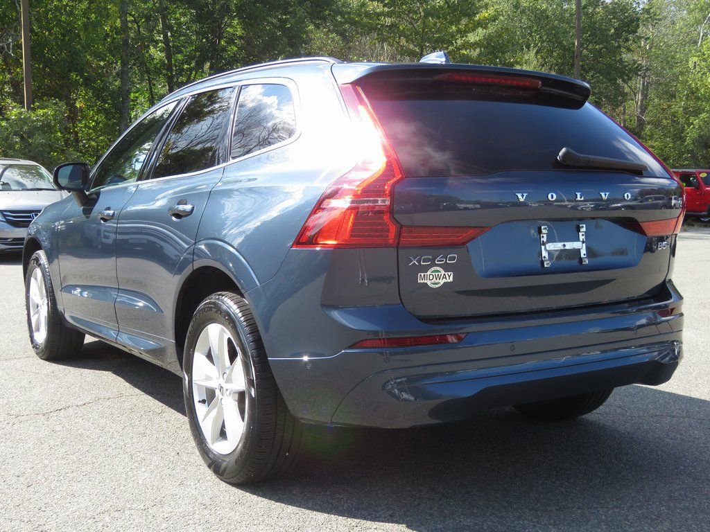Used 2022 Volvo XC60 B5 Momentum image 8