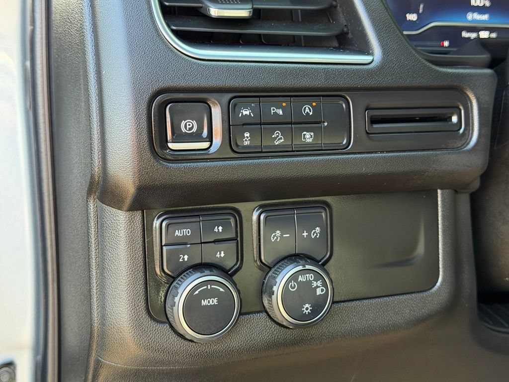 Used 2024 Chevrolet Suburban Z71 w/ Luxury Package AWD/4WD image 27