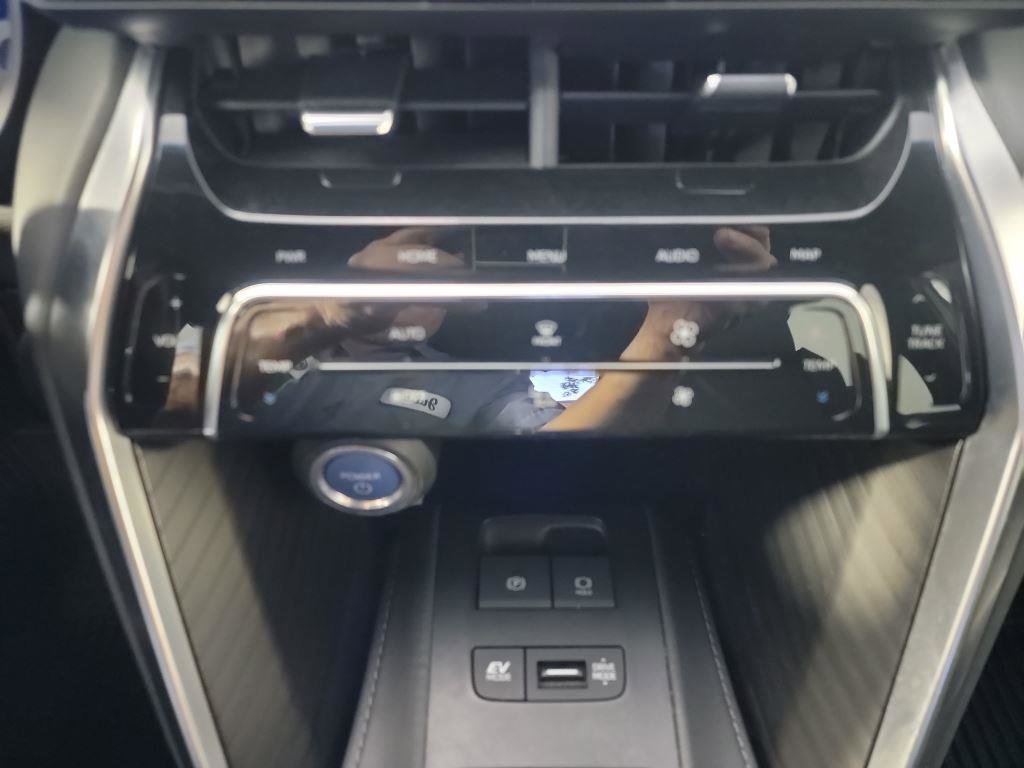 Used 2021 Toyota Venza Limited image 31